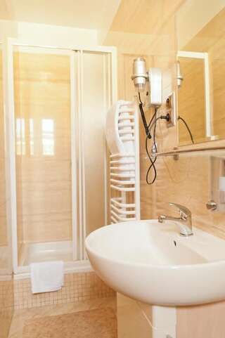 Отели типа «постель и завтрак» Villa Anna Гданьск Двухместный номер с 1 кроватью или 2 отдельными кроватями-13